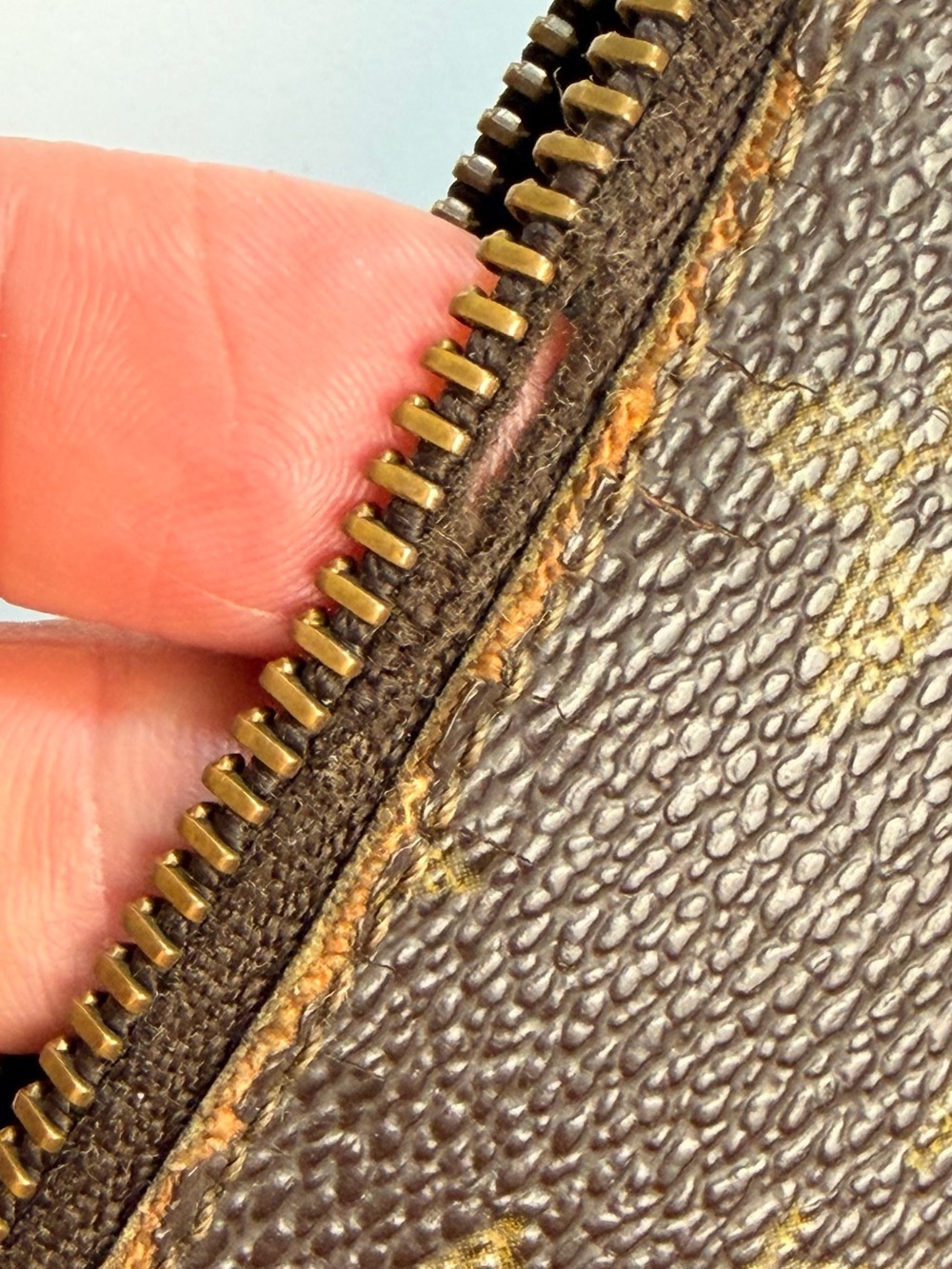 Louis Vuitton Vintage Key/Card Cles Pouch - Picture 13 of 13